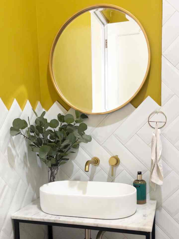 Time for a deep cleaning of the bathroom ✨
I accidentally found this white and gold pump bottle, and it's really beautiful to put in this yellow bathroom. The material is plastic, so you don't have to worry about it breaking. #yellow #bathroom #cutebathroom #kidsbathroom #goldsanitary #minibathroom #ikea #eucalyptus #pumpbottle