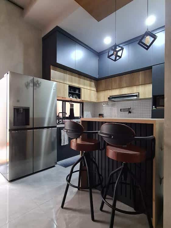 Dapur inilah yg kira-kira mempresentasikan house of aru yg bertema industrial & lebih terkesan maskulin
Ruangan pertama yg langsung diisi saat pertama kali rumah ini jadi adalah dapur karena memang jantung dari rumah ini ada di dapur

#myhomejourney #ceritarumahku #myfavoriteroom #industrial #kitchen #inspirasidapur #dapurganteng