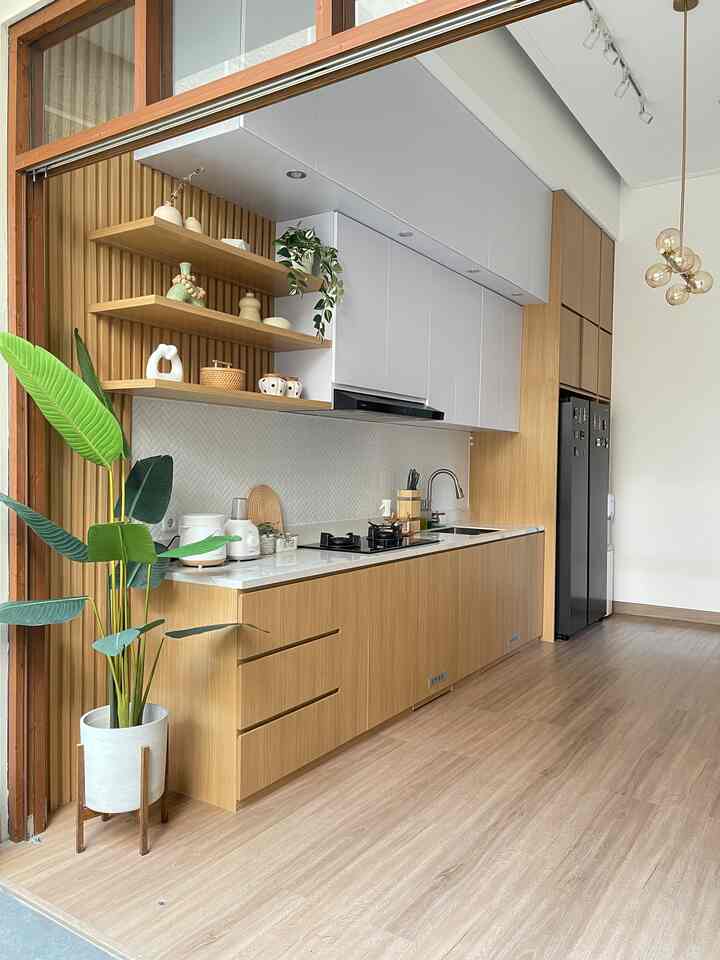 Renovasi Dapur dengan Jasa Profesional

Untuk renovasi dapur ini kami menggunakan jasa profesional (vendor kitchen set). 
Menggunakan jasa profesional dalam proses renovasi dapur    bertujuan adalah untuk memperbaiki kondisi ruangan, fungsi ruangan, sehingga meningkatkan kualitas hunian. 
Jasa Profesional membantu memperbaiki kondisi bangunan dengan menggunakan teknik dan bahan yang tepat, sehingga rumah menjadi nyaman dan fungsional untuk digunakan sesuai kebutuhan penghuni. 
Dengan jasa profesional biasanya akan membuat rencana tata letak ruangan (design), pemilihan bahan dan perhitungan biaya yang akurat. 
Karena yang kami renovasi adalah area dapur, jadi kami menggunakan jasa dari vendor kitchen set @studioarraproject. 

Yang menjadi pertimbangan dalam memilih jasa profesional antara lain: 
1. Meminta rekomendasi jasa renovasi rumah yang tepat dari teman/ orang-orang terdekat.
2. Memiliki Izin Usaha yang jelas
3. Melihat testimoni/ review pelanggan
4. Pastikan menyediakan garansi, apabila ada kerusakan setelah renovasi. 
5. Adanya transparansi harga
6. Melakukan survei lokasi ( dapat menilai/ menentukan mana jasa renovasi yang terbaik, dalam hal ide, komunikasi dan attitude)

Biasanya, setelah selesai renovasi, pihak jasa profesional akan mengecek kembali kualitas pengerjaan renovasi. Apakah hasilnya sudah sesuai dengan rencana renovasi. 


#bangunrumah #renovasirumah #arsitekrumah #interiordesigner



