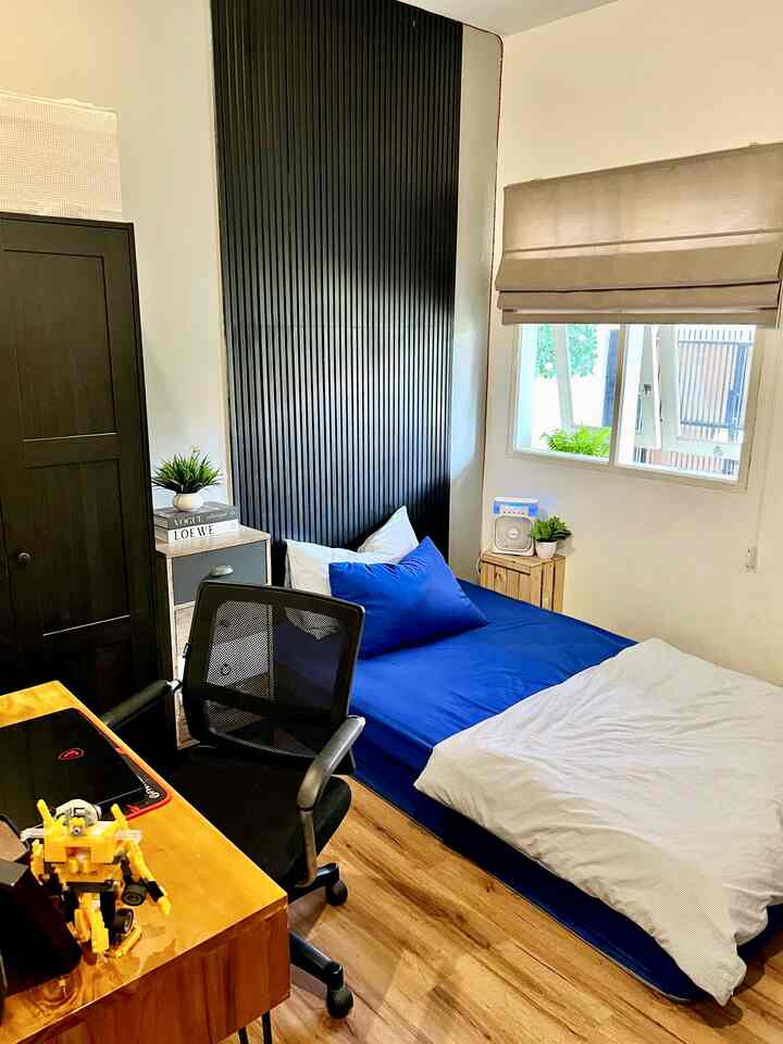 BOYS' ROOM
Don't be reckless when you're in a guy's room, that's all.
I added Wood Panel (WPC) on the walls. I painted the side of the wall with the WPC in light grey, the other side of the wall remained white, so that it looks spacious because the room is only 3x3m2. I chose an Ikea wardrobe. Because the design of the Ikea cupboard is simple and very durable and can last for more than 10 years. This room has more black and wood nuances, because it doesn't stray from the theme of my house 😀. Oh yes, I also chose the Duvet Cover from Ikea because none of the Ikea motif choices matched 😃😅. To make it more aesthetic, use Roman curtains from Onna Indonesia, the floor is still in love with this Daeji Vinyl... Tips for making your room more aesthetic are: love cleanliness ❤️
.

1. #DekorasiKamarAnak
2. #InspirasiKamarAnak
3. #KidsRoomStyling
.
#ikea #informa #onnaindonesia #lemaripakaian #duvetcover #tirairoman #gordynestetik #kamar3x3 #kamarcowok #vintagehome #storagebox #cermindinding #cermininterior