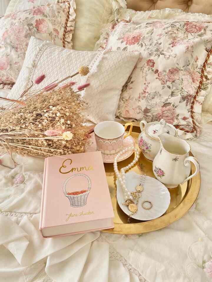 Happy monday tetangga online,


kalau lagi me time enaknya sambil baca novel ga sih? aku suka banget me time di rumah kalau lagi ditinggal suami kerja wfo tuh entah baca novel atau nonton drakor hehehe 



#ceritarumahku #myhomejourney #myfavoriteroom #classicmodern #home #metime #Depok

