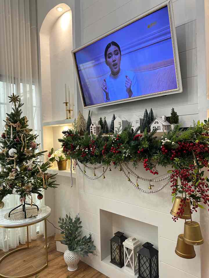 Dekorasi mantel Natal
#itbeginningtolookalotlikechristmas #dekorasiruangtamu #dekorasinatal #idedekorasinatal