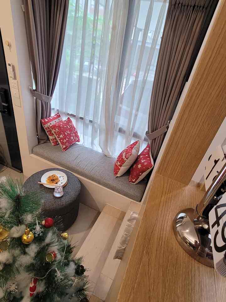 Christmas comes early this year~

#rumahmungil #minimalist #rumahcluster #tinyhome #rumahsiwa #christmas #livingroom