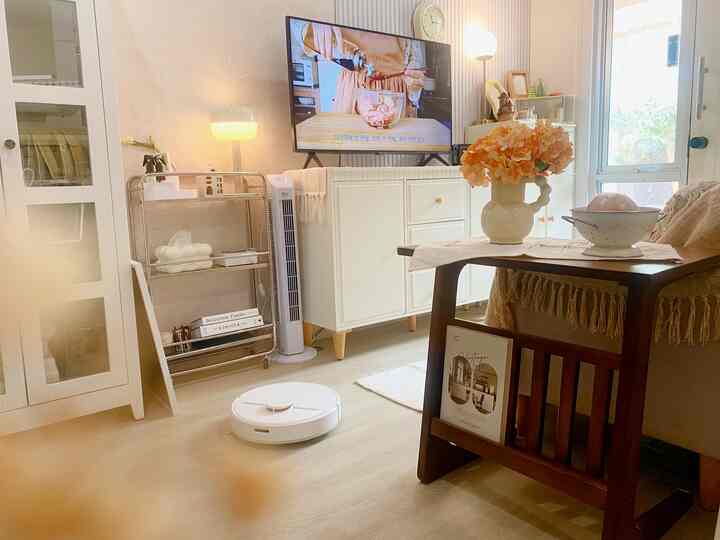 Livingroom Creamy Korean style inspo aku suka banget warna” creamy maka dari itu ak memilih funiture” dengan warna putih gading agar terkesan classic & cozy dipadukan dengan lampu” estetik buat ruangan tamu ini terlihat warm 🤍 #livingroomstyling #livingroomdecor #livingroommakeover #aesthetic #homeinsp #homedecor #livingroom