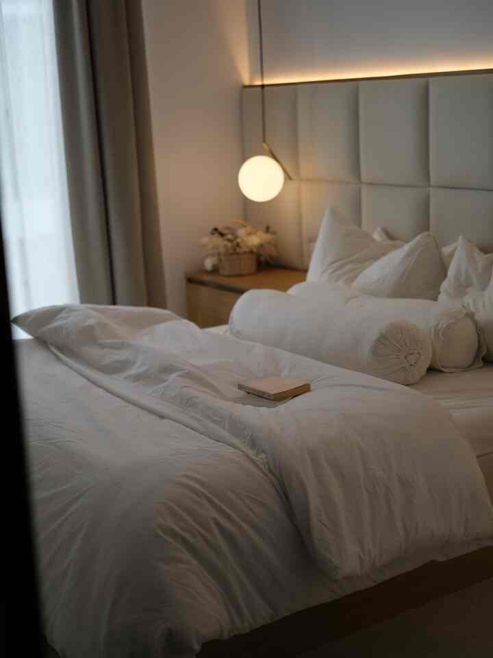 There aren't too many things in our master bedroom because we really want it to be simple and clean. So this room is just for resting and is very comfortable with appropriate fabric and the tone is also all white🌱🫶🏼

#tinyroom #masterbedroom #tinyspace #cozyplace #japandi