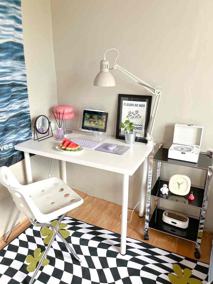 happy weekend🌤️🍉♥️🪷

#desksetup #mejakerja #mejabelajar #roomdecor #koreanroom #kamarlowbudget #dekorasikamar #ikea #aceindonesia