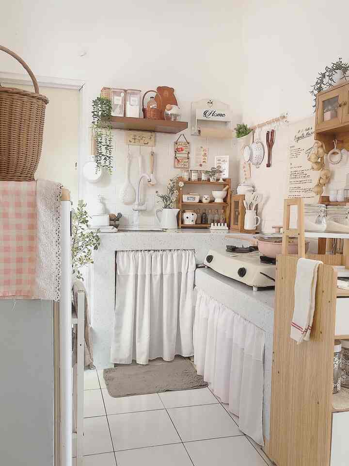 Dapur mini coran ini dengan ukuran 1,5 x 1,5meter dengan tema korean style aku bikin dengan lowbudget…untuk tembok pada dapur aku menggunakan stiker foam motif bata warna putih,pada table dapur aku menggunakan stiker wallpaper motif terazo..
Kompor ini awalnya berwarna hitam untuk menghemat budget karena kompor masih bagus kegunaannya aku pilox dengan warna ivory…
Agar dapur semakin korean look dan clean aku tidak menggunakan banyak warna,sedikit sentuhan perabotan pada dapur ini dengan kayu lebih natural..
Untuk kolong dapur aku menggunakan gorden dengan warna puth…





#lowbugetkitchen #lowbudgetkitchenmakeover
#lowbudgetkitcheninspiration