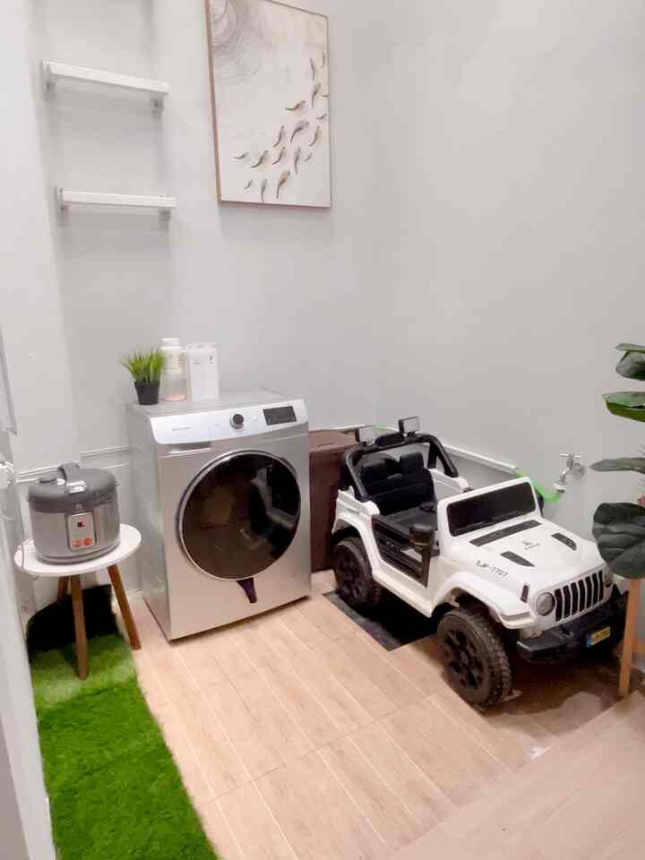 Service Area ✨

Ini salah satu mini service area di rumah, untuk mesin cuci ada di area lantai 1, sedangkan untuk area jemur ada di lantai 2 dan 3 😂😂😂

Memang PR yaa haha, tapi pelan pelan untuk ruang service area akan dijadikan 1, agar lebih mudah dijangkau ❤️

#inspirasilaundryroom
#inspirasiservicearea
#designlaundryroom
#laundryroom
#servicearea