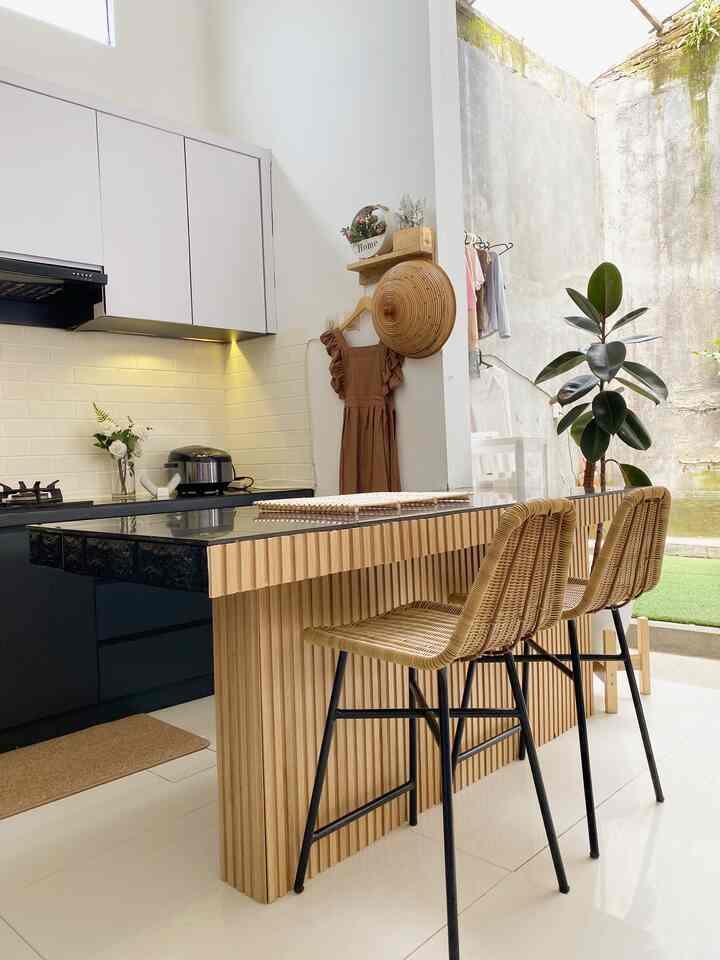 Kitchen island permanent.
Kitchen island ini terbuat dari cor beton kemudian di cover dengan woodpanel agar tampilanya menarik.
#kitchenisland #dapurmodern #homedecoration #inspirasidapur #scandinavian #pati #