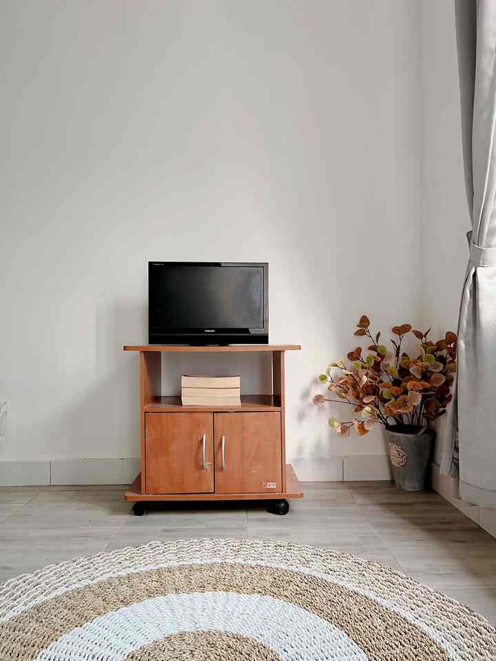 Area nonton tv di kamar tamu
Simple dengan tone coklat dan abu #ruangtv #mejatv #ruangsantai #kabinettv #guestroom #rumahanisyasmine #rumahyasmine