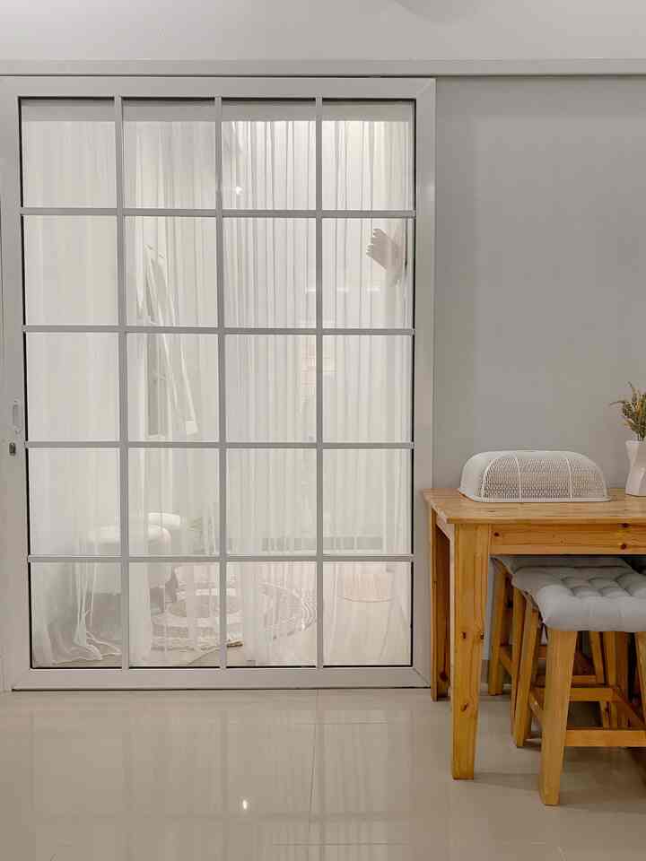Nuansa baru, sliding door dipasang vitrase polos putih. Gimana? Hehe 🤍✨

#yositriaa #ruangmakan #vitrasepolos #slidingdoor #openspace