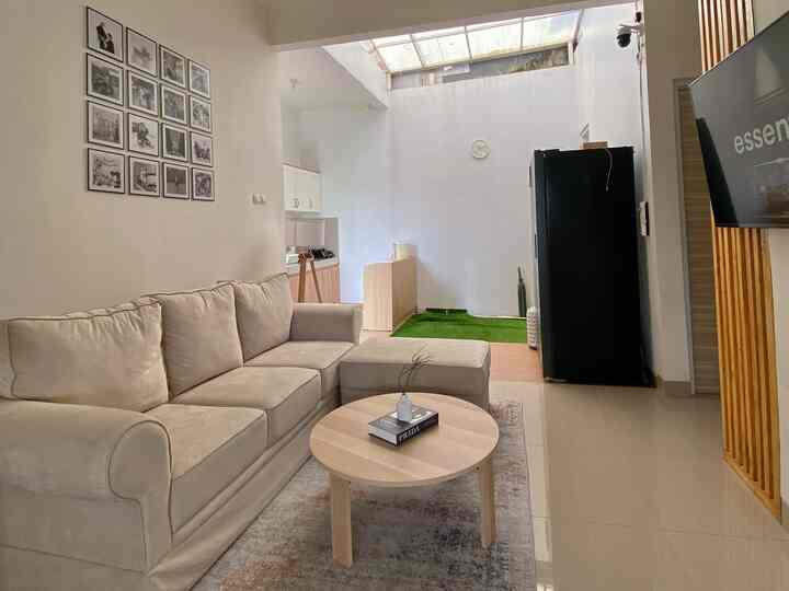 ジャパンディオープンスペースハウス

ああ、皆さんこんにちは。
この家のコンセプトは、日本と北欧を組み合わせたJapanesediです。暖かくて居心地の良い家を作りたいからです。使用される色の組み合わせは、木質、白、アイボリーなどの中間色です。 #japandi #japan #scandinavian #homedecorinspo #roomdecorinspo #aesthetichomedecor