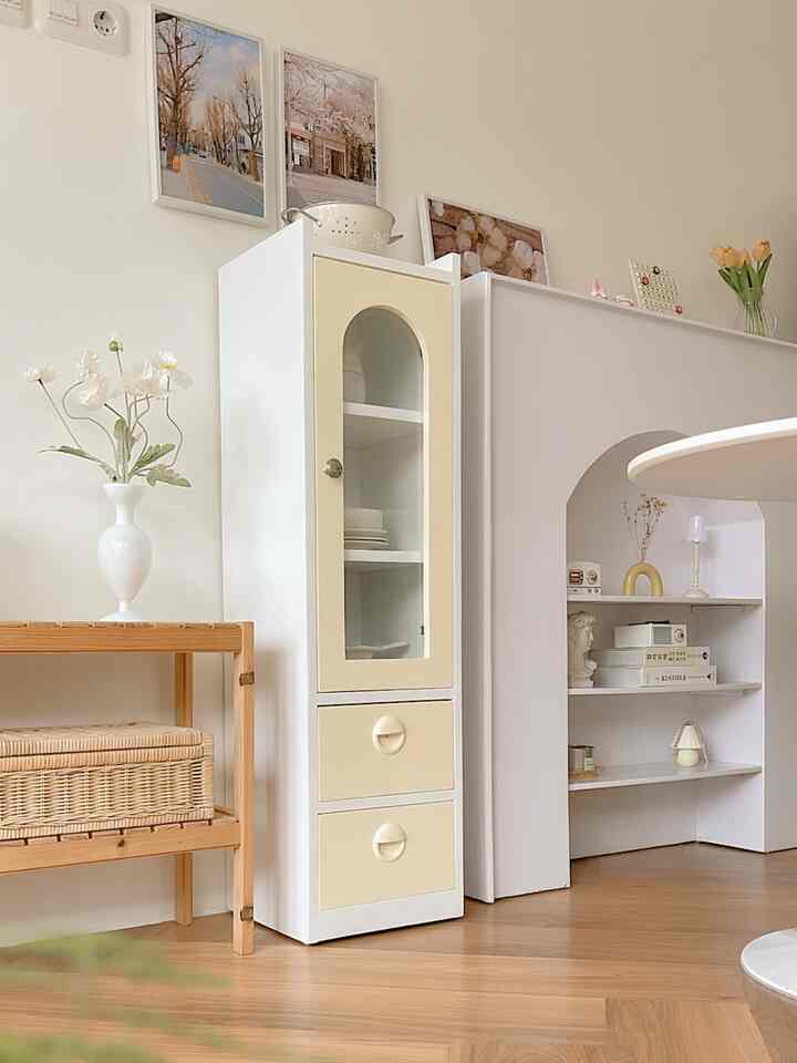 Mengapa lantai harus vinyl 

Disetiap ruangan penggunaan vinyl berbeda-beda
Aku pilih motif kayu natural untuk memberi rasa hangat dan warm pada ruangan 
Kenapa aku pilih vynil bukan tegel atau keramik ? 
Karena pemasangannya lebih praktis & cepat 
Tapi tidak semua ruangan aku pasang vinyl ya ada juga ruangan yang pakai keramik seperti ruang keluarga kamar anak & dapur 
Tentunya setiap orang punya selera yang berbeda disini aku hanya ingin mewujudkan dekorasi rumah yang totalitas saja 
Semoga bisa menjadi inspirasi 

#minimalis 
#vinyllantai
#homedecor
#koreanhouse
#roomdecor