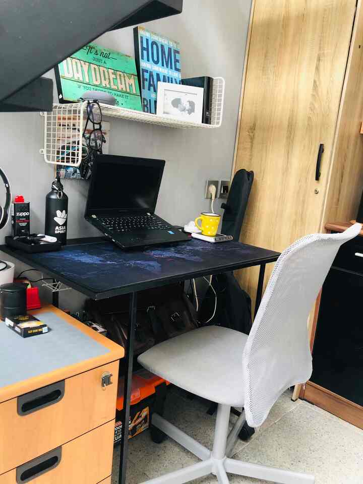 Memanfaatkan ruang bawah tangga dengan spot WFH, sekaligus dengan coffee corner dan utility storage.

#myhomejourney #ceritarumahku #myfavoriteroom #workhome #ruangbawahtangga #spotwfh #utilitystorage #liveslowly