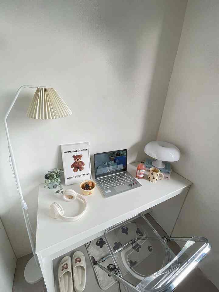Aku suka banget standing lampu ini , dimana pun di simpennya cocok, mau itu di kamar , di ruang tamu, atau di samping tv juga bagus🥹👌🏻 hargany juga murah banget cuman 200ribuan👌🏻
Aku menata ruangan dengan membeli warna warna yang sama, agar setiap di simpan dimanapun cocok
Apalagi lampu standing ini, cocok di simpen dimana aja🥰
Gak cuman standing lamp ini, perintilan yang warnanya sama pun bisa jadi nambah estetik😊🥰
Tips dari aku membeli warna warna yg netral untuk furniture seperti warna putih , atau putih tulang😁


#roominspiration #dekorasimurah #dekorasiruangan #dekorasi #dekorasilowbudget