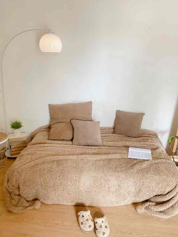 Tempat ternyaman untuk membaca buku 📖

#kamartidur #ruangmungil #minimalis #koreanvibes #32m2 #tinyhouse #livewithkids