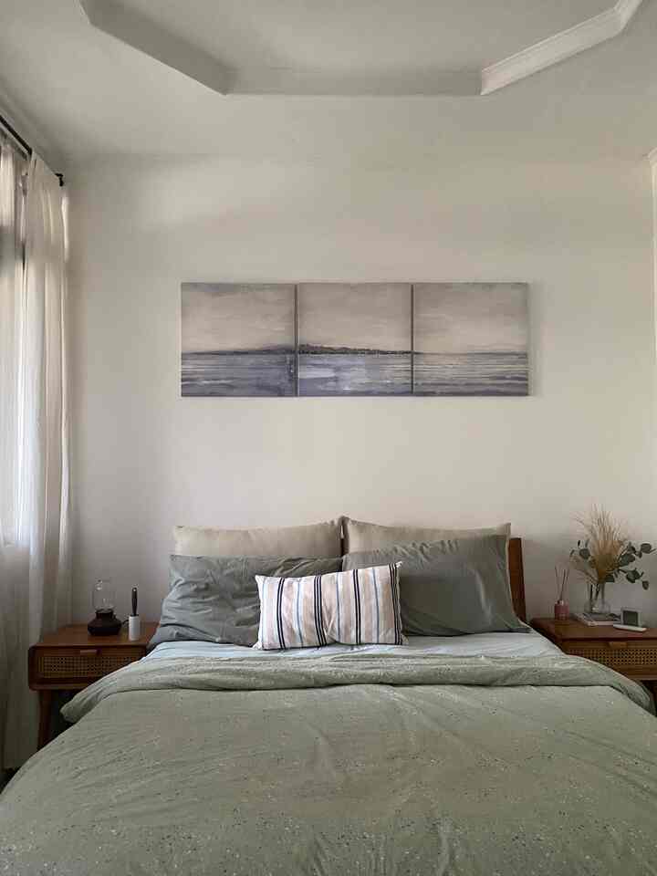 The bedroom can be said to be the 'comfortable zone' for us, whether it is spacious or small. Therefore, the right arrangement will make the bedroom feel more comfortable.
.
.
.
#smalldecoration
#decorationinspo
#House ornaments
#homegoods
#roomknickknacks
#bedroom
#bedroom