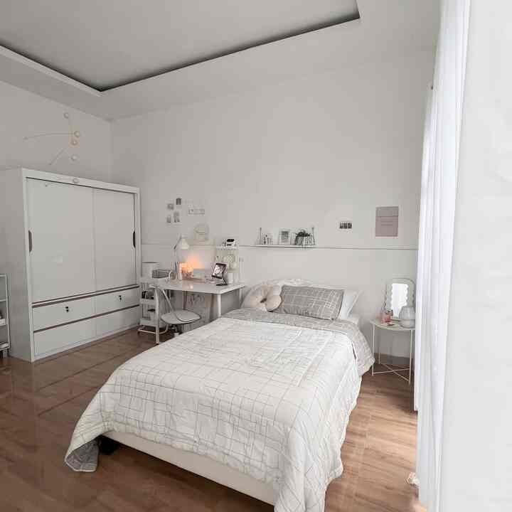 My comfort zone!🤍 

#bedroom #minimalist #whiteroom #karawang #kamartidur #cozy #myspace 