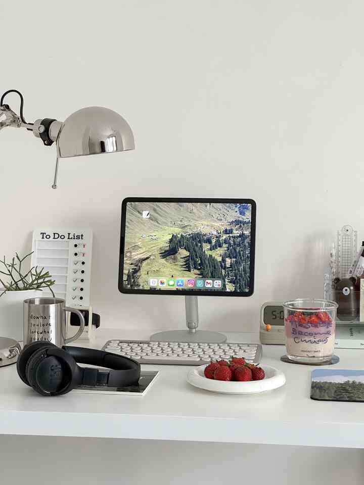 situasi meja 🌱

#ruang kerja #desksetup #hyeprili #ikea
