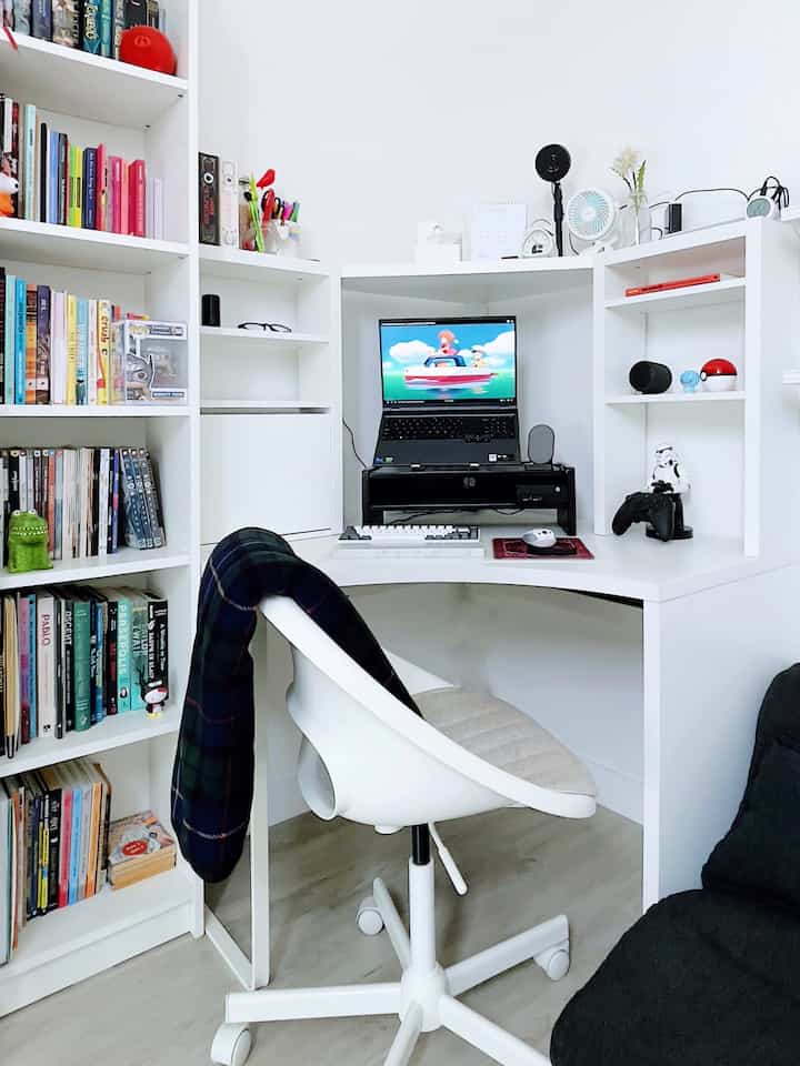I deliberately chose an all-white color palette for the home office on the mezzanine because it will definitely be very busy when you add books and action figures.

#BringColorsToMyHome #HomeColorPalette #HomeColorDesign #study #library #homeoffice #worksetup #desksetup