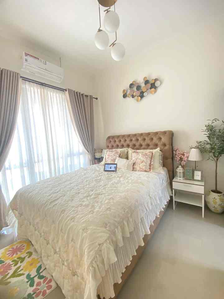salah satu ruangan favoritku yg berelemen warna cream, white, pink, hijau dan gold. Aku sengaja kasih elemen warna itu di setiap ruangan di rumahku karena aku suka sekali dengan warna warna itu :)



#bedroom #bedroomdecor #homedecor #favcornet #Informa 