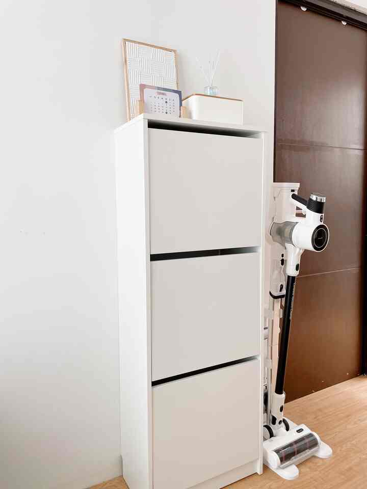 Area foyer yang super mini di @ruma.hacc
#IKEA #livingroom #rumahacc #vacuum #foyer #rumahmungil #ruanganmungil