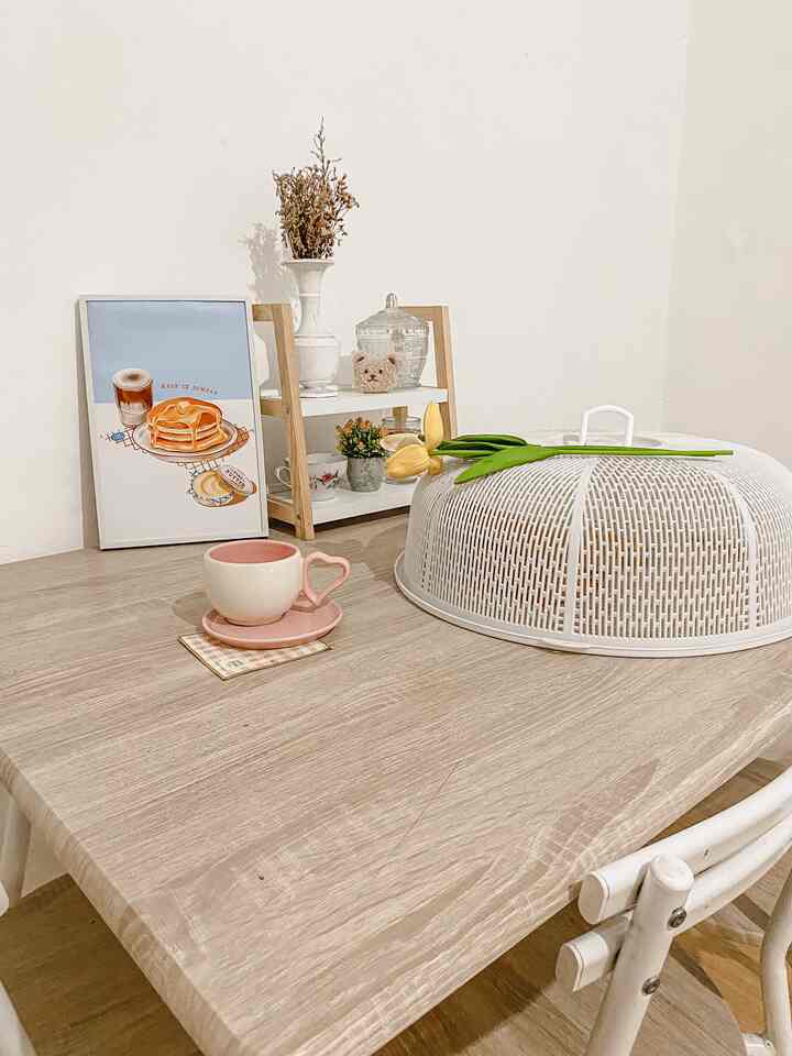 Sentuhan berbeda pada dinning table kali ini #dinningtable #mejamakan #minimalist #minimalisfurniture #homedecoe #dinningroom #tudungsaji #japandi #korean #dinninginspo