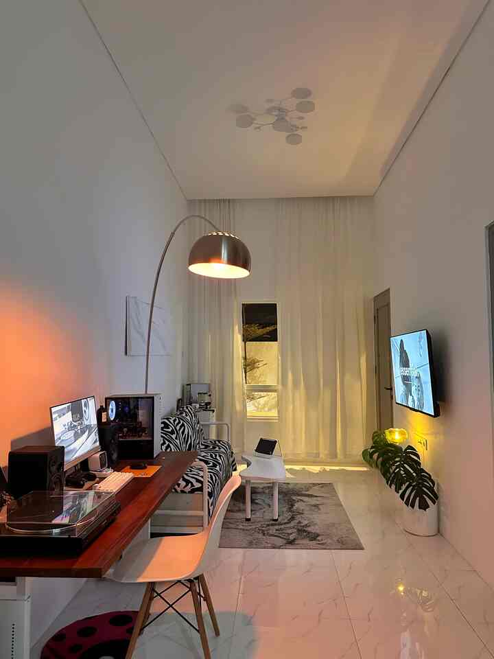 オープンスペース

オープンスペースのコンセプトにより、私たちは本当に自由に活動できるようになり、仕事をしたり、映画を見たり、コーヒーを飲んだり、音楽を聴いたりするなど、すべてをこの部屋で行うことができます。

この部屋にはワークデスク、モニター、スピーカー、ターンテーブル、シンプルな読書灯を追加します。


#ミニマリスト #homedecorinspo #aesthetichomedecor #angakahouse #homedecor #livingroom #homecafe #72sqm #45m #minimal #bauhaus