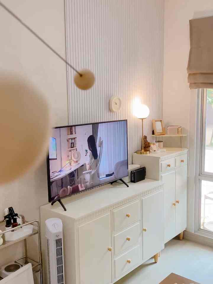 My new thing is that my TV room now has KTV speakers for karaoke with the family, the super aesthetic one gets 2 mic 🤍 aesthetic #homedecor #minimalis #inspirasirumah #housegram #livingroom