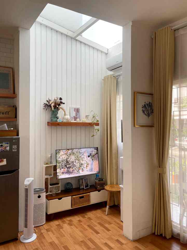 How To Style Your Living Room Aestheticaly 

Helloo Ohouse friend 🤍

Punya living room yang estetik pasti impian banyak orang. Salah satunya karena ruangan ini adalah ruang yang sering diokupasi dan dijadikan tempat beraktivitas dan juga terima tamu tentunya. Dekor ruang tamu jadi cantik gak susah kok. Yuk lihat inspirasinya di post aku ini yaa. Semoga menginspirasi! ✨

#RuangTamuAesthetic #RumahCluster #InspirasiDekor
#RuangTamuCantik #INAFHome
#MakeOverRuangTamu