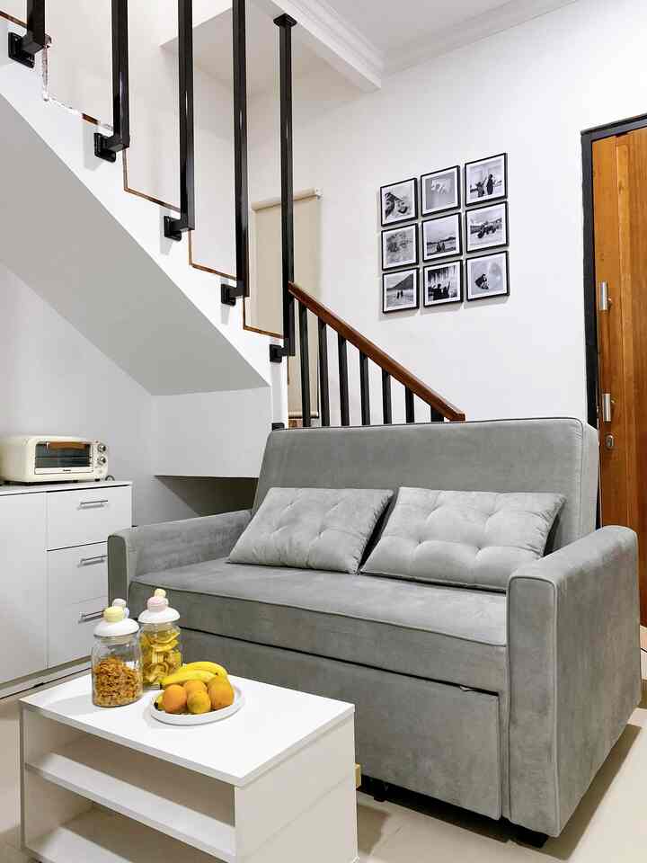 Karena saya memiliki konsep ruang terbuka, saya harus berkompromi dengan skala furnitur saya😉

#ruang tamu #openspace #homedecorstyle #informa #tilahamo #makenliving #minimalism