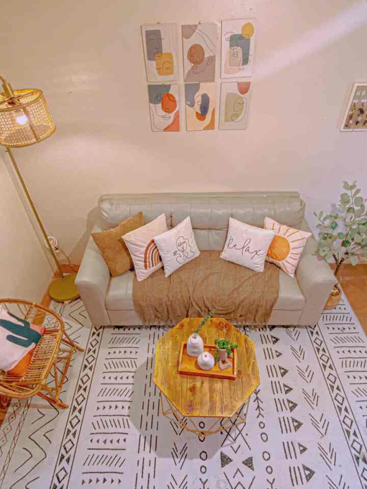 Natural color tone 3x4m living room with beige leather sofa and wooden coffee table, creating cozy atmosphere