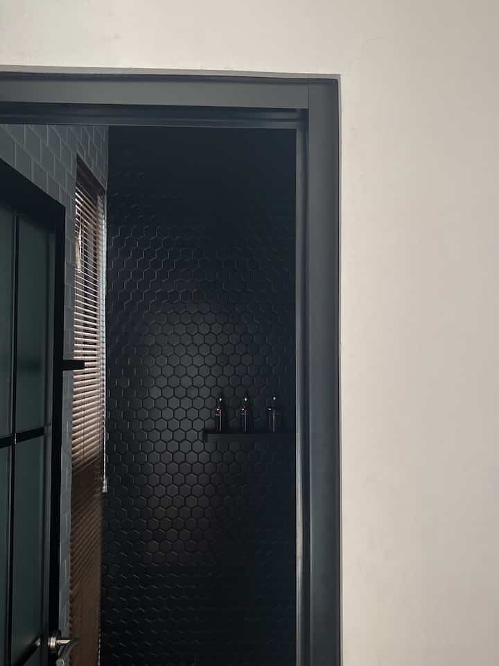 #monochrome #bathroom dan #rumabatari mini kami. 🖤🤍🖤