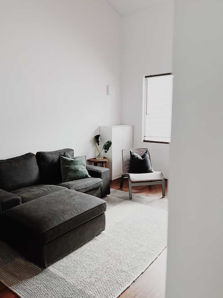 Area living room kami memiliki konsep minimalis dan clean. Kami tidak banyak mendekorasi di area ini, karena area living room merupakan area yg dekat dengan pintu utama yg sangat mudah untuk debu masuk.

Hal yg paling penting dalam mendesain area ini adalah kenyamanan dan kemudahan kami untuk maintenance kebersihannya.

Kami mencoba membuat ambiance living room terasa lebih warm dengan penggunaan lantai wood vinyl serta penggunaan krei kayu untuk menutupi jendela besar di area ini. 

Furniture yg kami gunakan pada area ini hampir semuanya adalah merek IKEA, kami sengaja menggunakan warna cover sofa dengan warna abu gelap karena area living room terkadang menjadi area bermain anak kami. Sehingga pemilihan warna abu ini dapat meminimalisir noda dari mainan atau debu. 

Selain itu ada karpet handmade dari Nagarey yg cocok dipadukan dengan furniture kami. Karpet ini walaupun warnanya ada kombinasi putih dan abu, tapi mudah maintenance kebersihannya karena materialnya tidak tebal dan 90% wol tenun. 

#livingroomstyling #livingroomdecor #livingroommakeover #ruangtamu #minimalis 





