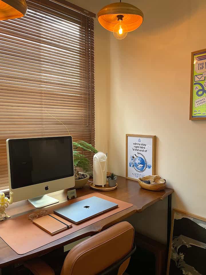 Dekorasi working area mungil dengan ukuran 1,9 x 2m.

#midcenturymodern #workingarea #workingspace #tinyhouselivinghigh #splitlevel #rumahmungil 