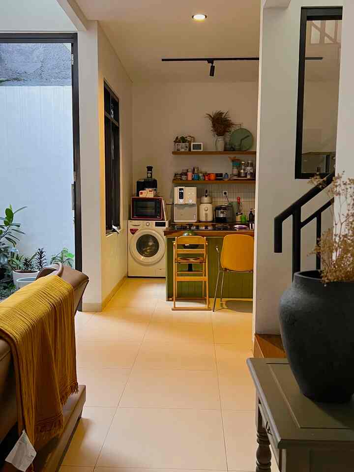 Membuat rumah menjadi rumah🏡

#mid Centurymodern #90sqm #yamatoya #kayutrambesi #depok #vaskeramik