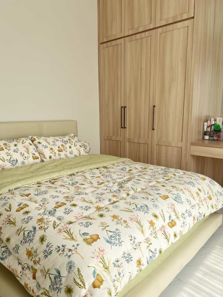 Restyling master bedroom dengan mengganti bedcset,, langsung berubah jadi fresh banget kamar nya #bedroomidea #bedroomdecor #inpirasikamar #idekamar #masterbedroom