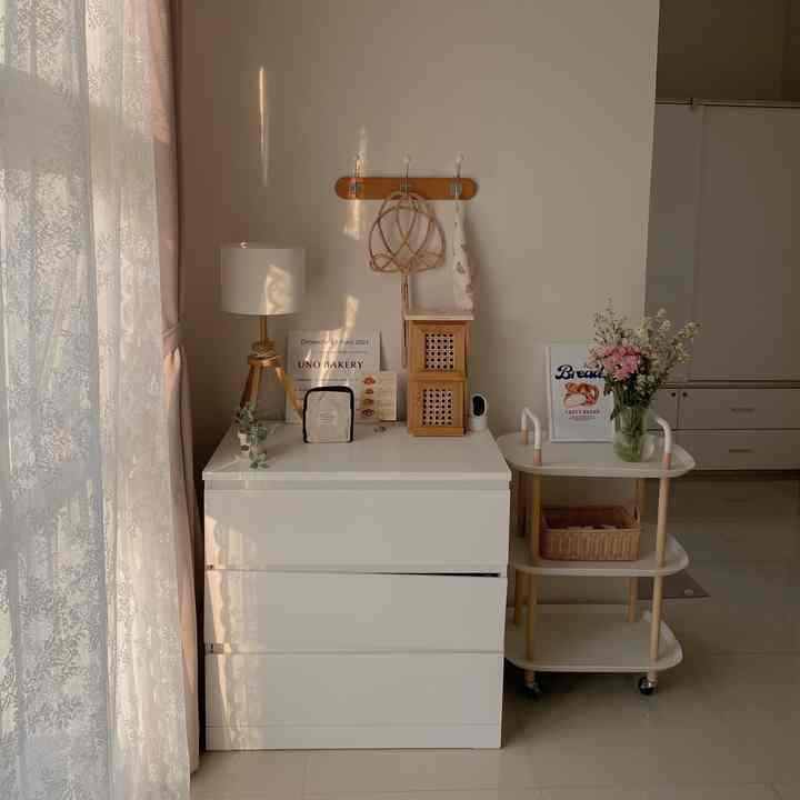 𝘸𝘦𝘦𝘬𝘦𝘯𝘥 𝘷𝘪𝘣𝘦𝘴 [𝘣𝘦𝘥𝘳𝘰𝘰𝘮] 🦙ꕀ🪟🥛🥨

#smalldecoration #bedroom #whiteandwood #koreanbedroom #kamar #minimalis 