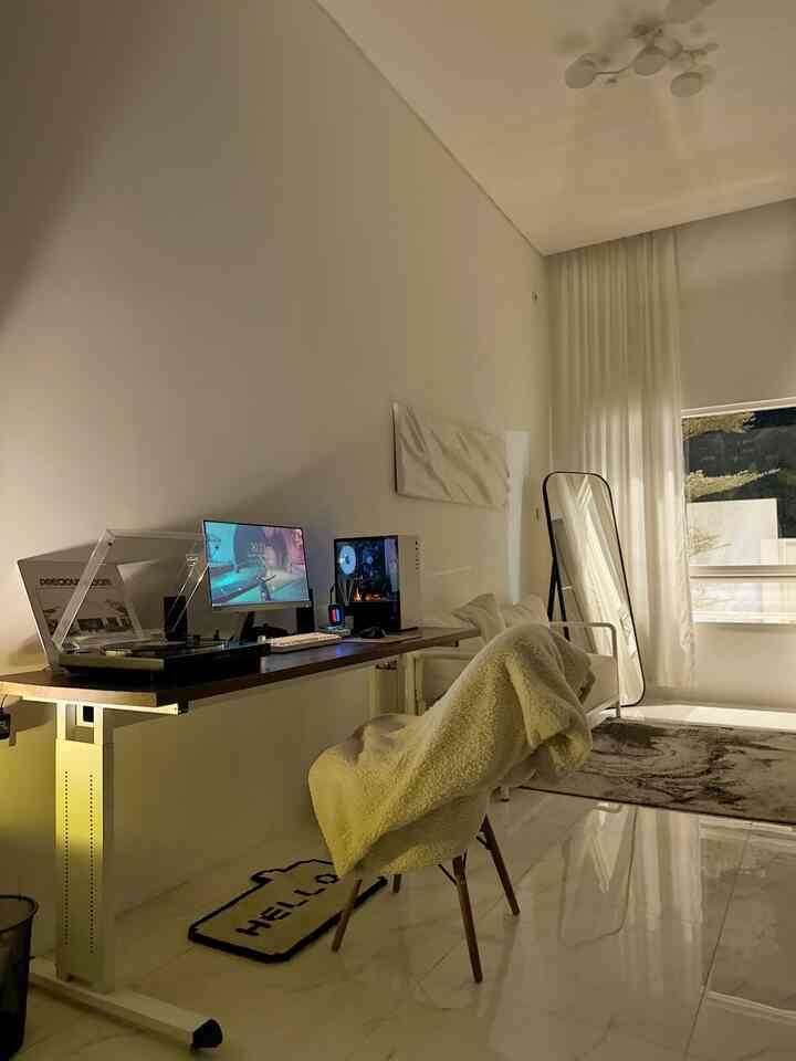 home studio definition 🪼

This room can be used as a place to relax as well as for work or a photo spot


#livingroom #homestudio #angkahouse #72sqm #warmlook #minimalist #minimalism #turntable #studio #workspace