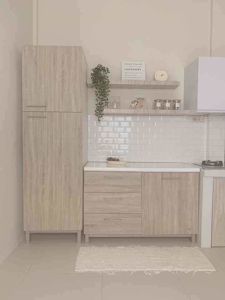 Small decoration at the kitchen.
Saya menggunakan barang-barang dengan warna senada untuk mendekorasi ambalan dapur. Selain dekoratif, tentunya saya memilih yang fungsional juga.
#smalldecorations #decorationinspo #pernakpernikrumah