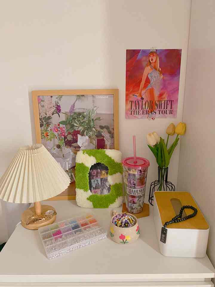 Barang-barang yang dibuat-buat tapi dijadikan dekorasi yang lucu ✨🫶🏻💕

#koreanstyle #minimalist #decorlowbudget #decorationitems #bedroomdecoration #drawerdecoration #cutedecoration #28m2 #rumahcluster #jakarta
