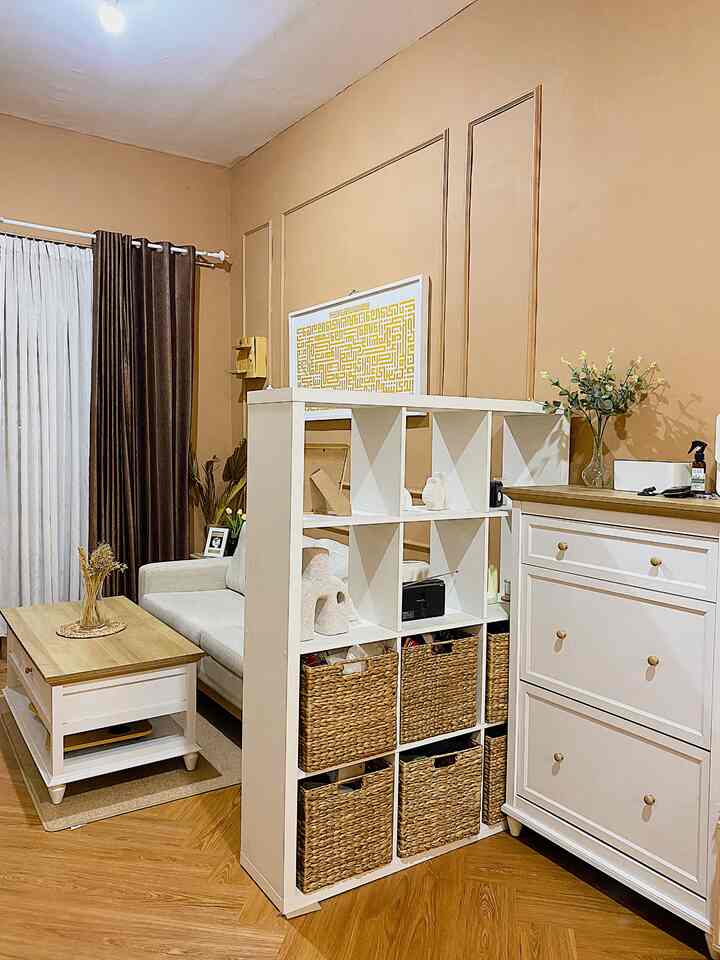 Sekat antara ruang tv ke ruang tamu 
#rumahwhiteandwood
#japandistyle
#ruangtamuminimalis
#idedekorasiruangtv
#homedekor
#ruangtamu
#ikea
#informa
#dekoruma 