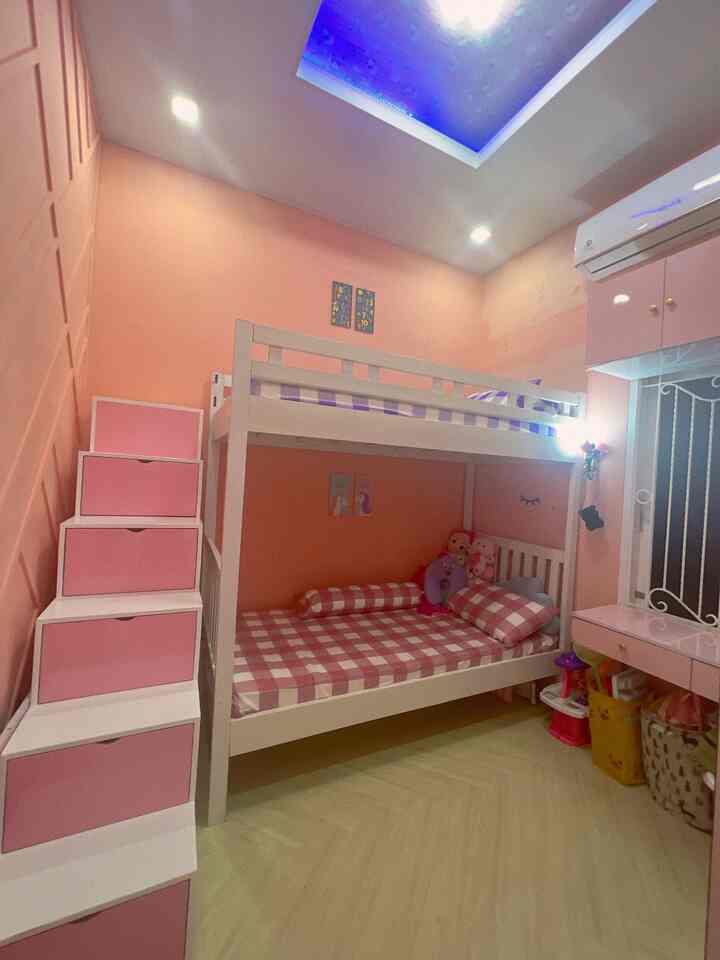 Bila melihat kamar tidur berwarna pink,pasti langsung berasumsi bahwa kamar tersebut milik anak perempuan. Tidak heran, warna pink banyak digemari anak perempuan sehingga sering digunakan sebagai warna kamar mereka.

Dan inilah sekilas kamar ketiga anak perempuanKu


#kamaranakperempuan #kamaranakpinklover #kamaranak
