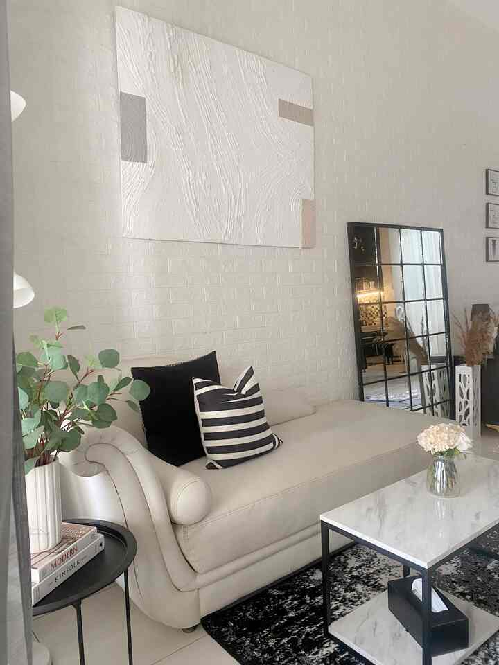 Living room yang mengusung tema open space menyatu dengan ruang keluarga dan menjadikan wall mirror sebagai partisinya 
#BTNOASeason4