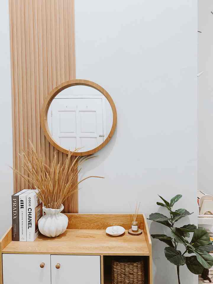 happy weekend dari sudut foyer ruma.kamii
#minimalist
#koreanstyle
#bengkulu
#rumahcluster
#75sqm
#rumahmungil
#livewithkids
