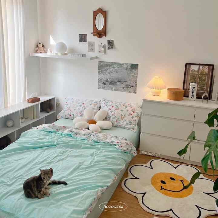 Kamar tidur terinspirasi gaya Korea

#kamartidur #inspirasikamar #hazealnut #aestheticroom #tipsdekor #dekorkamar #makeoverkamar #roomdecor #koreanstyle #karpet #sprei #kamarestetik