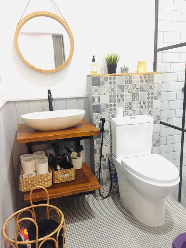 Bathroom

Satu lagi wall pannel dirumah kami yaitu bathroom menggunakan papan mdf hijau anti air yang dicat lagi sesuai dengan tone bathroom 
#bathroomindustrial #bathroom #bathroommonocrom #idekamarmandi #liveslowly