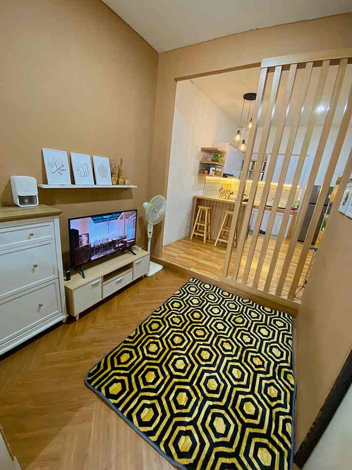 Ruang tv mungil 
Pokoknya dirumahku team lesehan 😂
#idedekorasitv
#tuangtv
#pirahome
#shopeeid
#karpetcalifornia
#karpetmylove
#ruangtvminimalis
#homedecor
#japandistyle