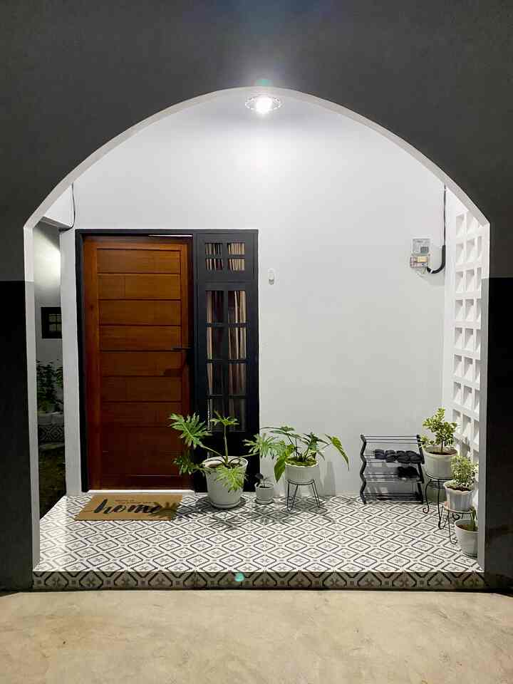 Suasana teras kita di malam hari 🏠
.
.
.
#teras #terasrumah #rumahminimalis #dekorasiteras #materialrumah #scandinavianstyle #minimalis #inspirasirumah
