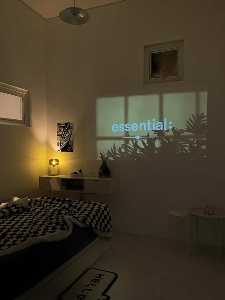 Suasana hangat sangat dapat dinikmati di kamar yang berukuran 3 x 3 m , kesederhanaan membuat tenang dan tetap nikmat dipandang 🤍🩶

#bedroom #minimalist #72sqm #angkahouse #essentials #bauhaus #white #warm 